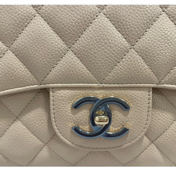 BNIB Chanel Maxi flap Beige Clair - Picture 14 of 16